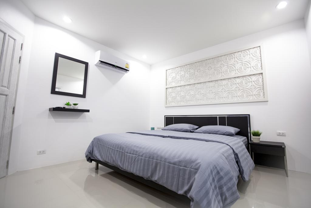 Number 4 Phuket Apartment Nai Harn Room photo